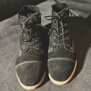 Diba brand suede shoes, size 7.5